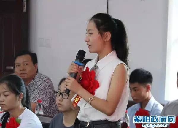 学校领导春节期间慰问一线职工|十大外围足球平台app(图4) 十大外围足球大平台