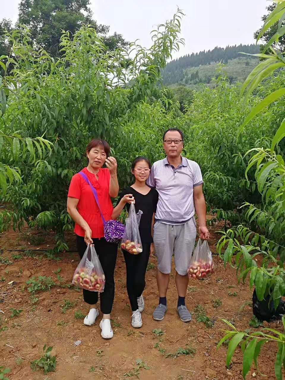 学校领导春节期间慰问一线职工|十大外围足球平台app(图3) 十大外围足球大平台